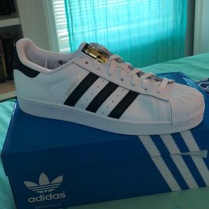 never worn Adidas superstar shoes women’s 9